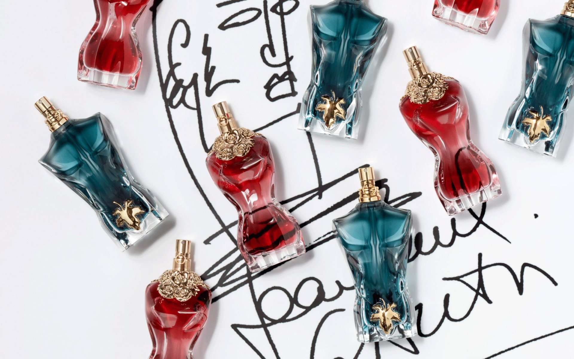 La Belle Eau de Parfum et Le Beau Eau de Toilette vue de haut, avec la signature Jean Paul Gaultier
